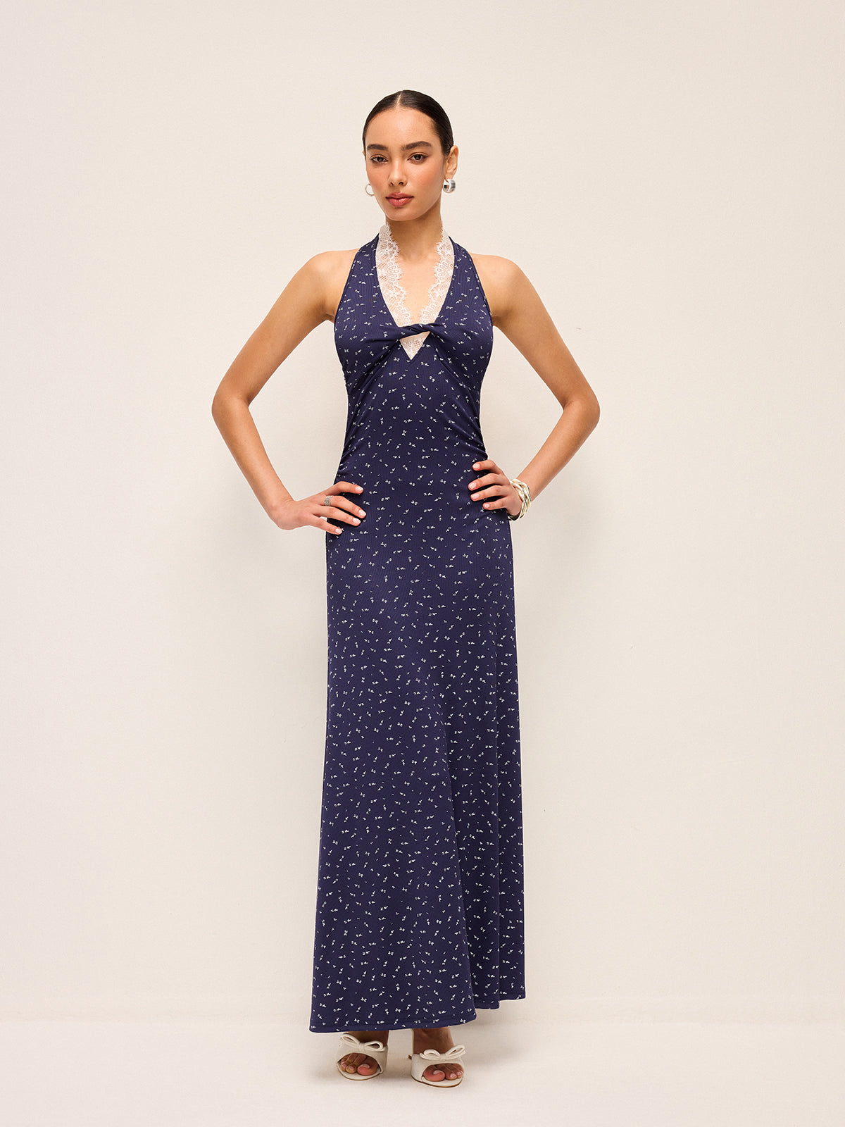 Dantel detaylı halter yaka mini elbise