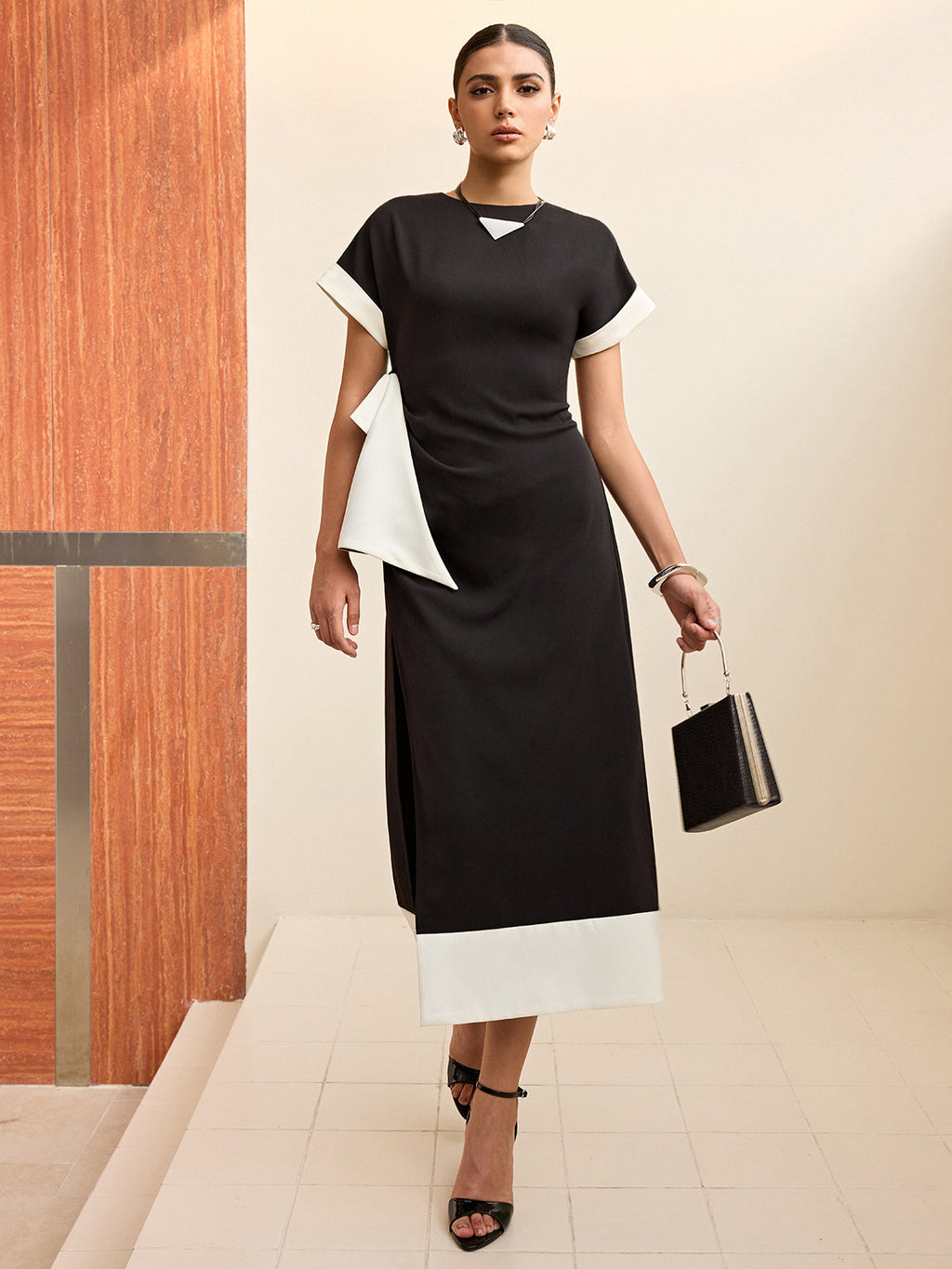 Contrast detaylı bow yırtmaçlı midi elbise