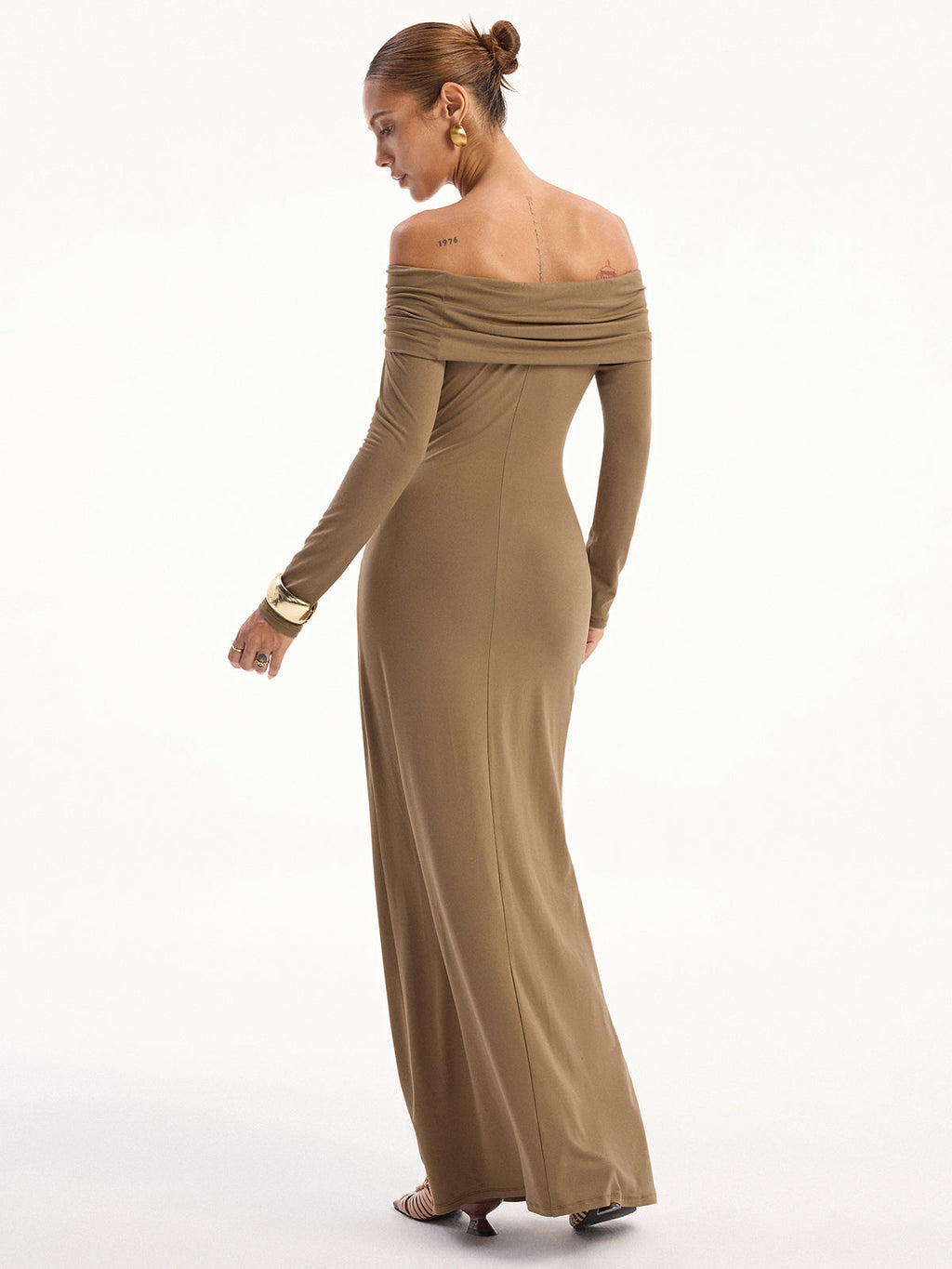 açık omuz uzun kollu maksi elbise