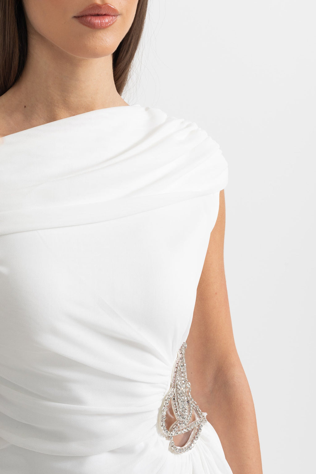 Çiçekli Broşlu Tek Omuzlu Drapeli Elbise