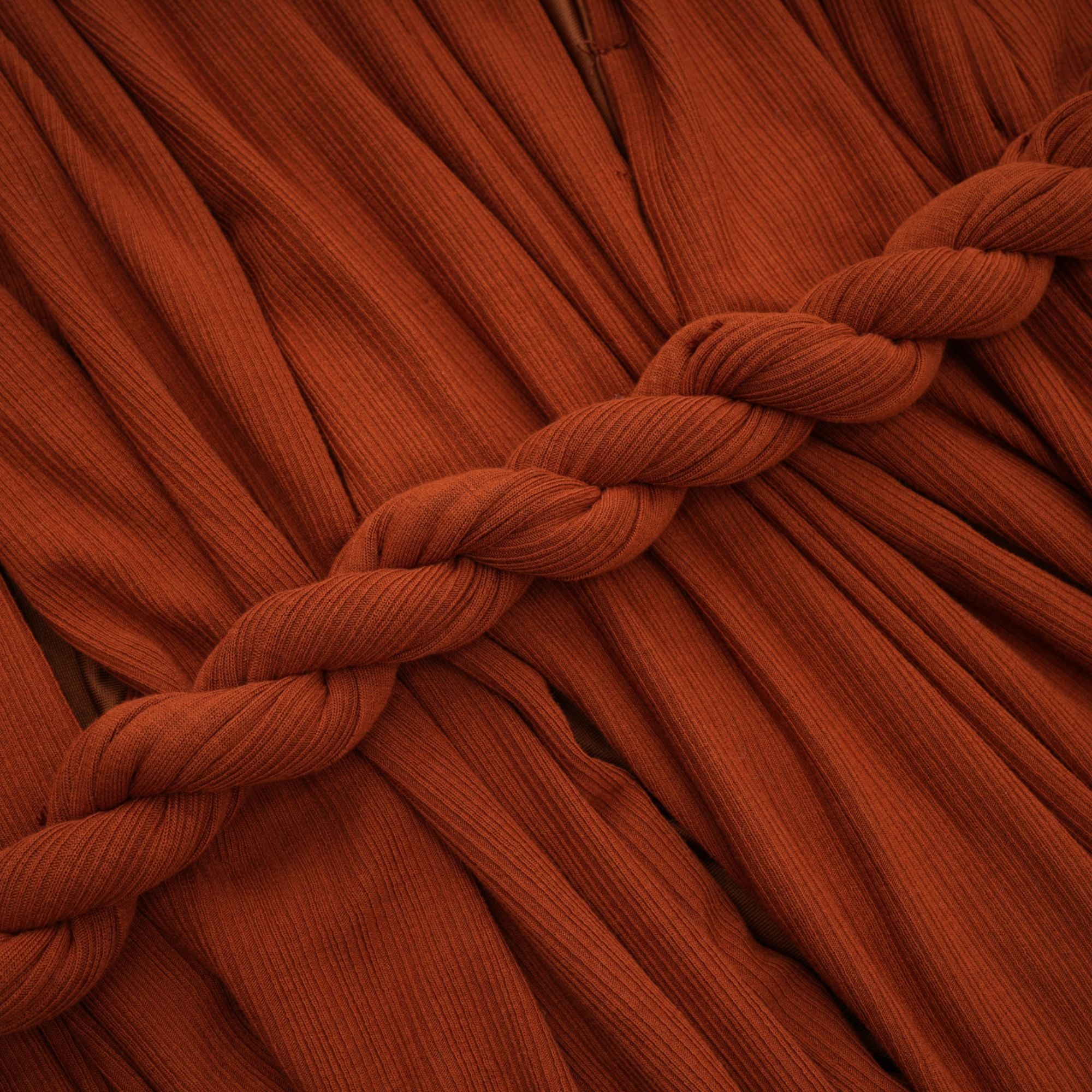 Célestine Kahverengi Burgu Detaylı Kesik Bluz ve Etek Takımı