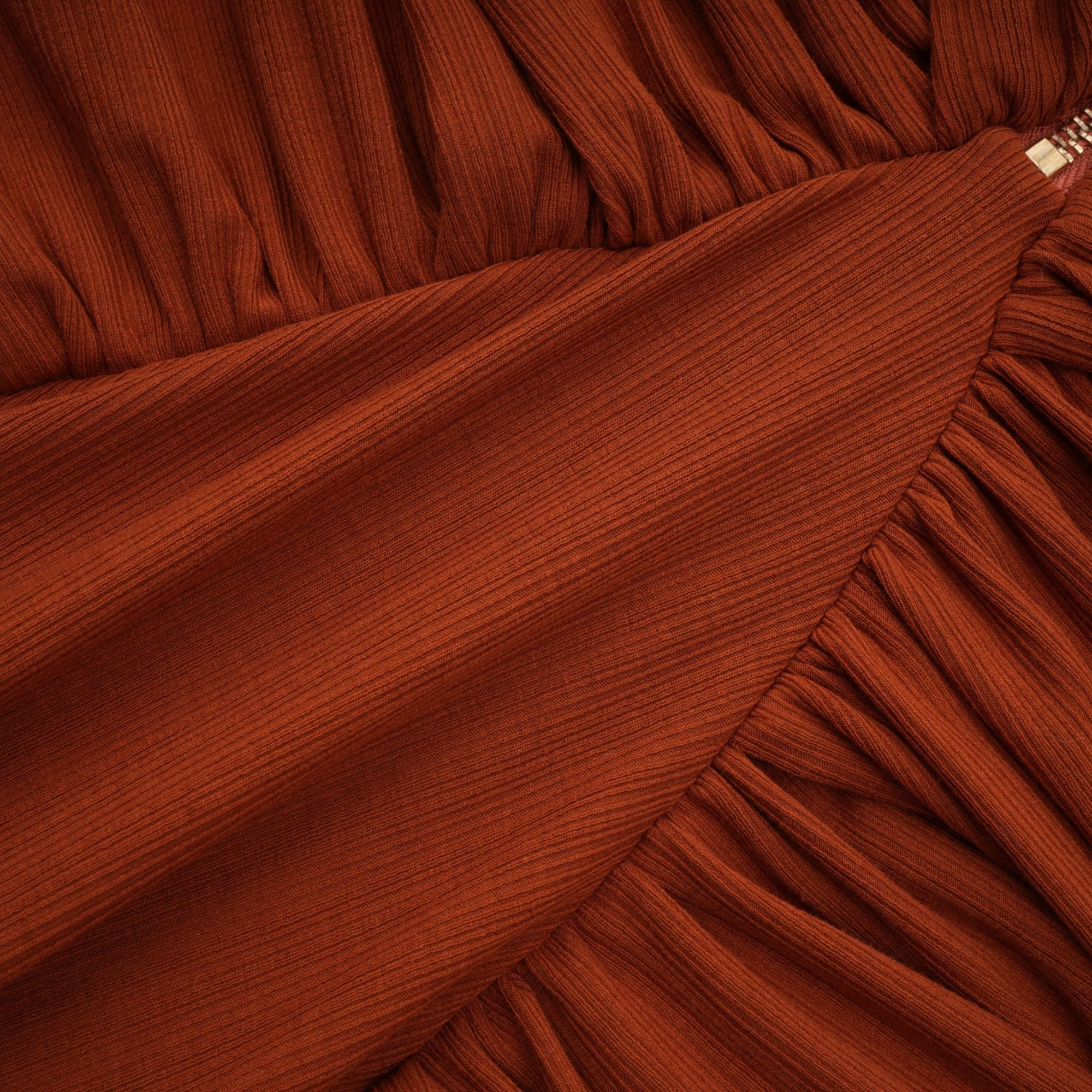 Célestine Kahverengi Burgu Detaylı Kesik Bluz ve Etek Takımı