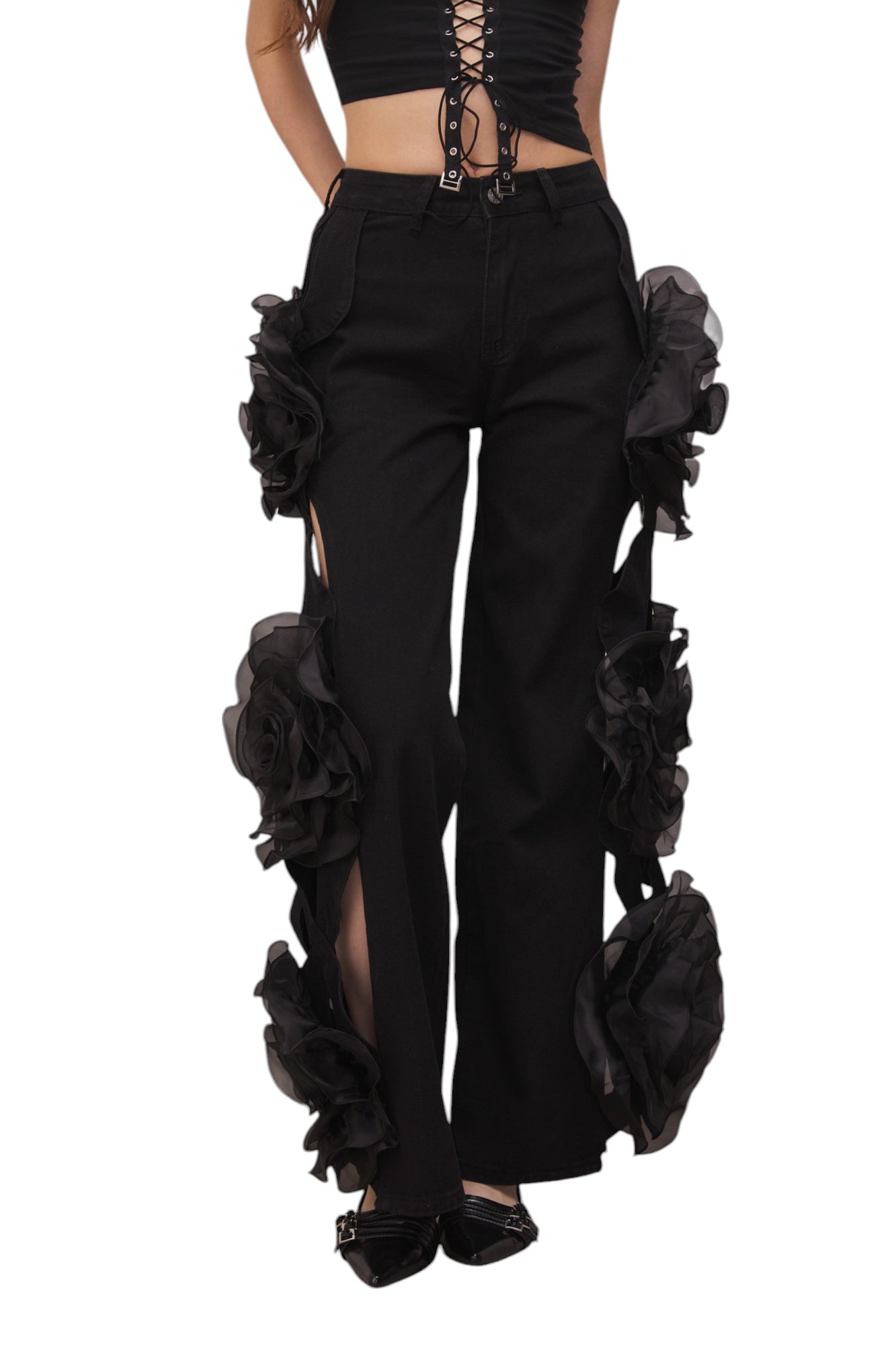 Çiçek Desenli Oyuk Detaylı Jean