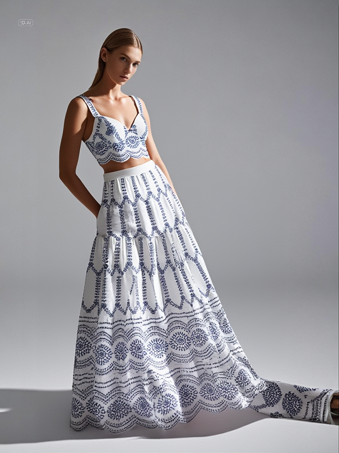 Çiçek Desenli Bağcıklı Sırtı Açık Üst ve Üst Örtü Seti