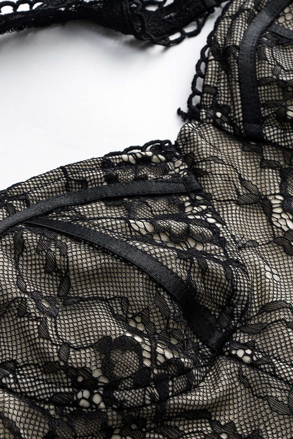 Dantel Detaylı Sırt Dekolteli Kesimli Büstiyer Atlet