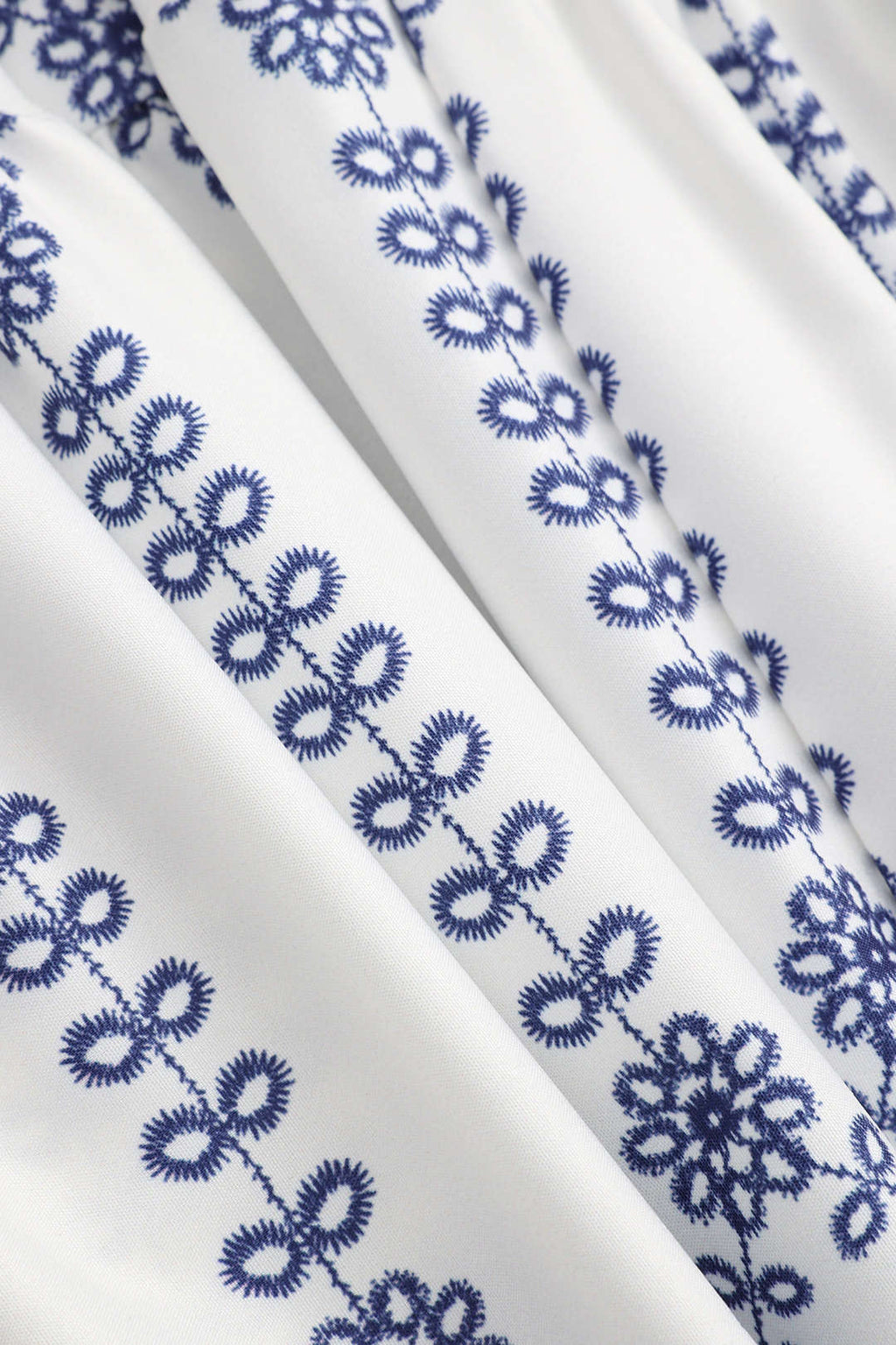 Çiçek Desenli Bağcıklı Sırtı Açık Üst ve Üst Örtü Seti