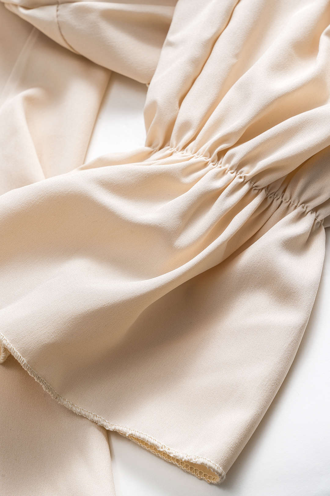 Büzgülü Volanlı Uzun Kollu Gömlek