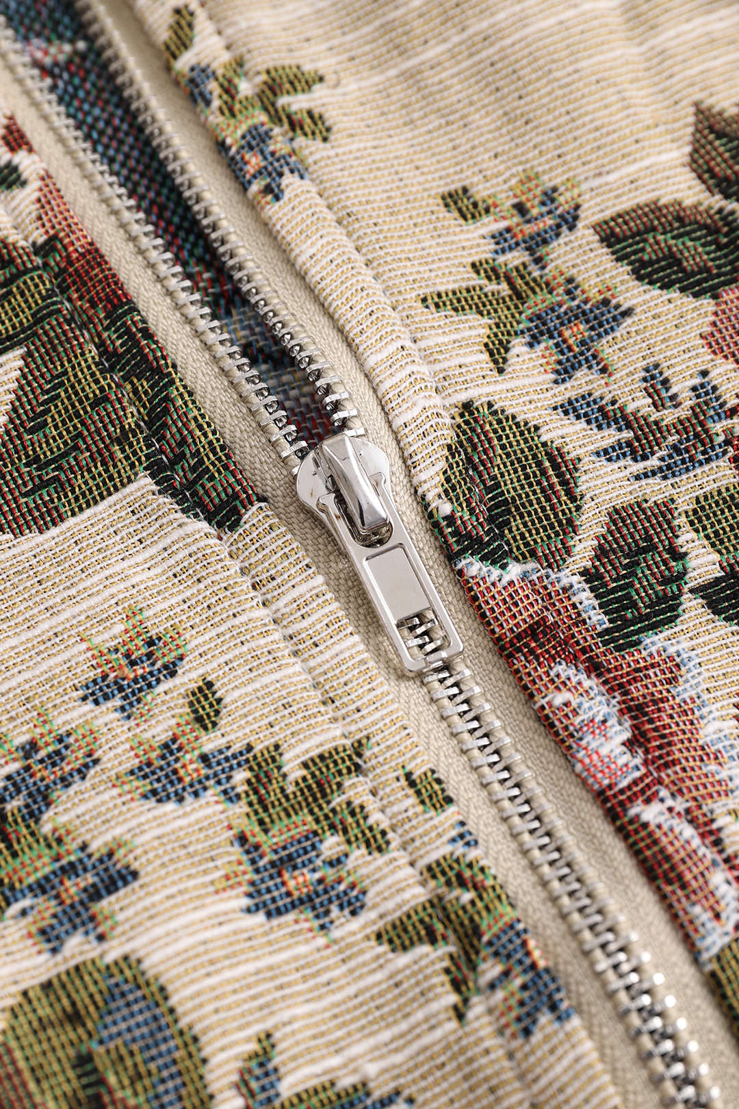 Çiçekli Jakarlı Fermuar Detaylı Büzgülü Ceket