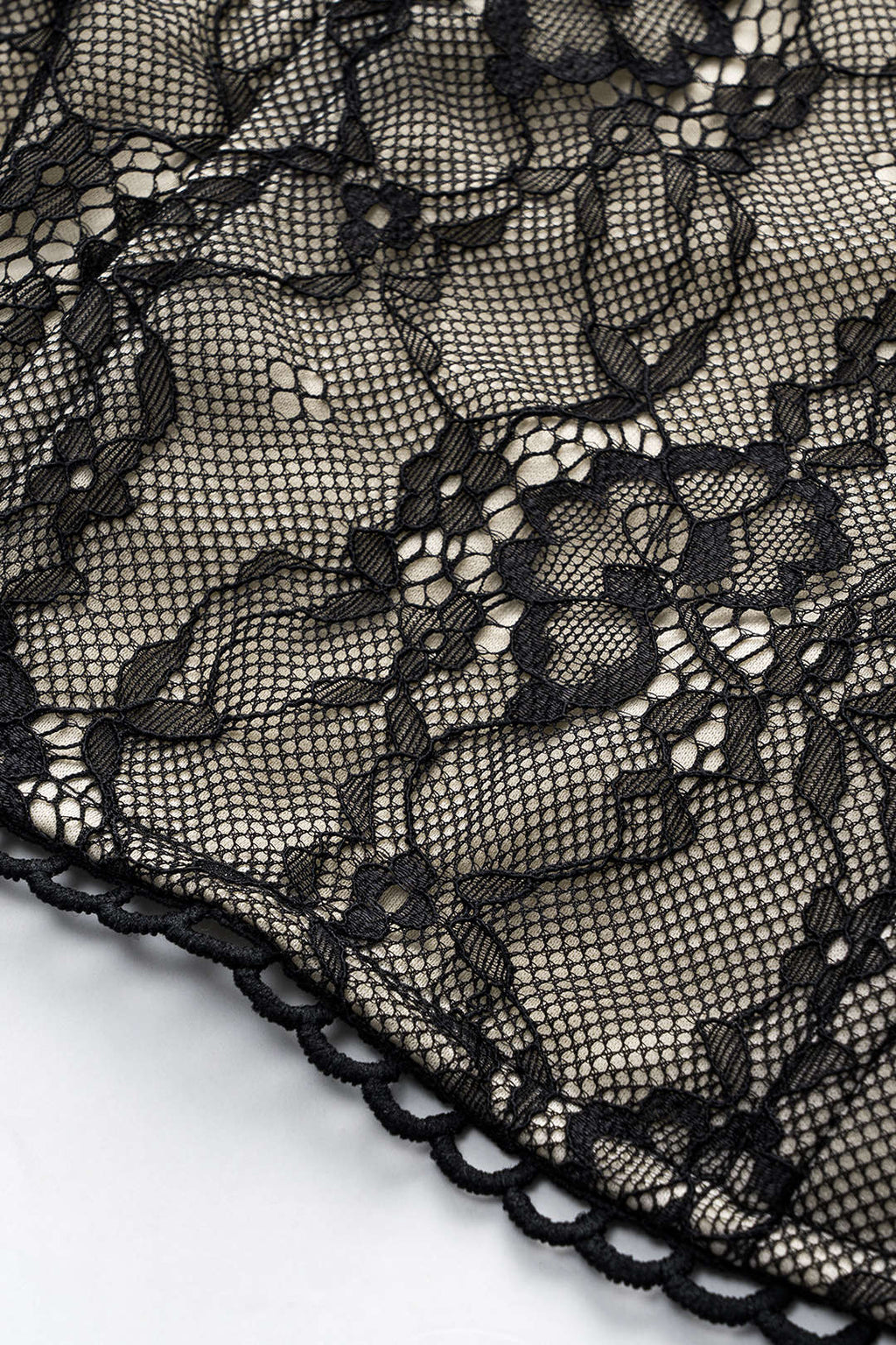 Dantel Detaylı Sırt Dekolteli Kesimli Büstiyer Atlet